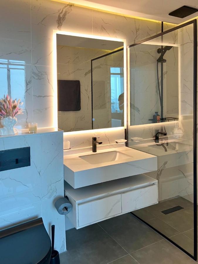 Апартаменти Luxury-designer 1 Bedroom Sea View *